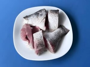 Bhetki/Vetki (Medium) – Premium (Kolkata/Desi)-Whole, Bengali Cut {W Head & Tail} (800 gms)